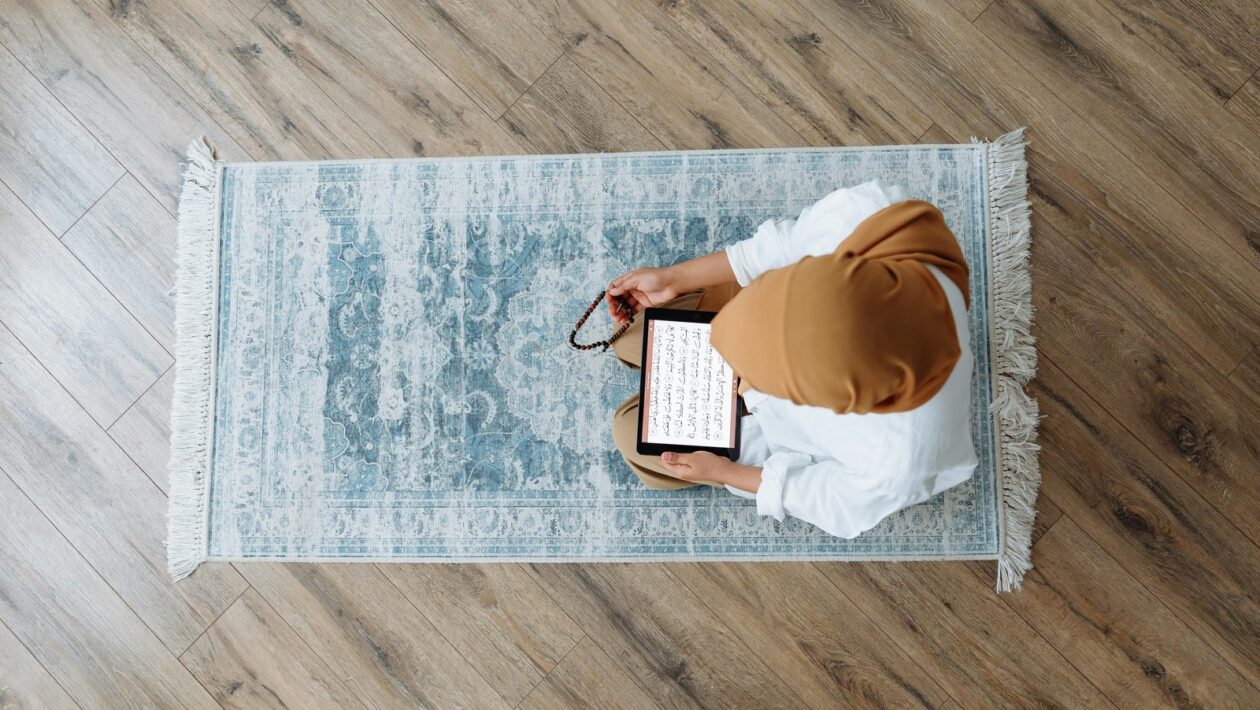 Komerčné verzus kartové poistenie: Hĺbková komparácia a výber optimálneho riešenia