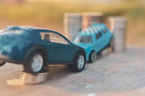 Vyhadzujú vám ceny za auto poistky? Ako narastajúce sumy za PZP skrotiť?