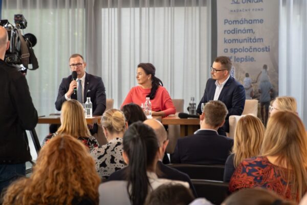 Slováci sú naklonení myšlienke zapojiť umelú inteligenciu a robotov do starostlivosti o chorých a umierajúcich